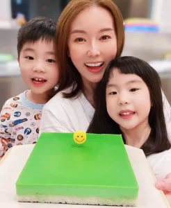 Yvonne Lim actress with her family